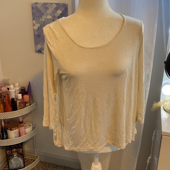 White lace back shirt 🤍 - Picture 5 of 5